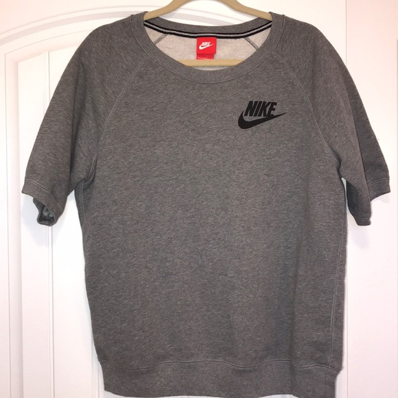 Nike Tops - NWT Nike Sweatshirt Tee